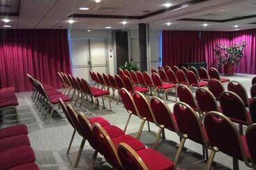 هتل Mercure Vannes Le Port