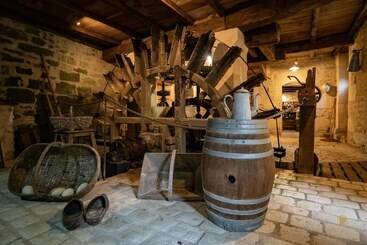 هتل Hôtel Moulin De Val De Seugne