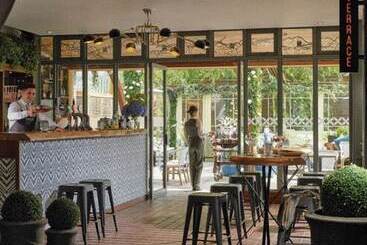 בית מלון כפרי Newpark