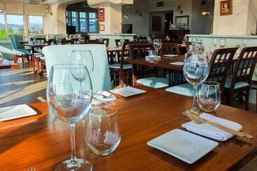هتل The Smugglers Inn