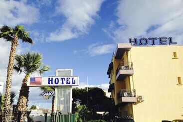 Мотель Amerique Hotel Palavas   Piscine   Plage