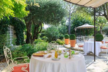 هتل Auberge De Cassagne & Spa