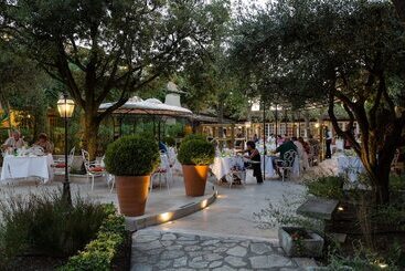 هتل Auberge De Cassagne & Spa