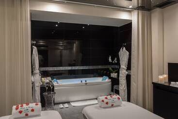 هتل Auberge De Cassagne & Spa
