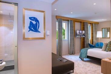 هتل Beau Rivage