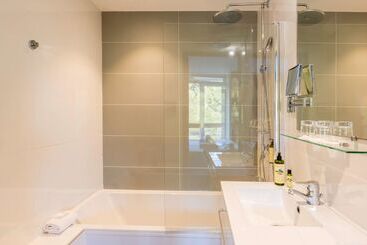 هتل Best Western Plus Hôtel La Rade
