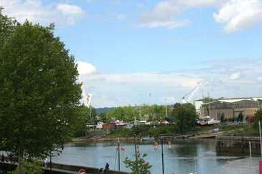 هتل Best Western Le Cheval Blanc  Vue Sur Le Port Plein Centre Ville