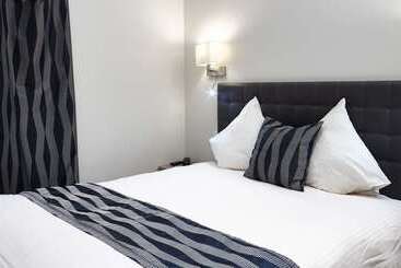 هتل Best Western Le Cheval Blanc  Vue Sur Le Port Plein Centre Ville