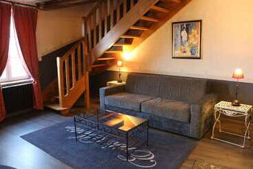 هتل Best Western Le Cheval Blanc  Vue Sur Le Port Plein Centre Ville