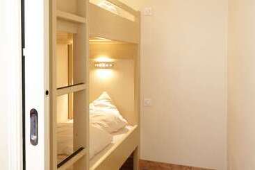 هتل Best Western Le Cheval Blanc  Vue Sur Le Port Plein Centre Ville
