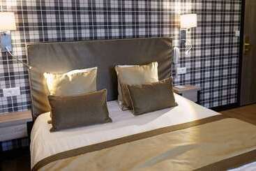 هتل Best Western Le Cheval Blanc Vue Sur Le Port Plein Centre Ville