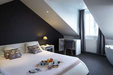 هتل Best Western Le Cheval Blanc  Vue Sur Le Port Plein Centre Ville