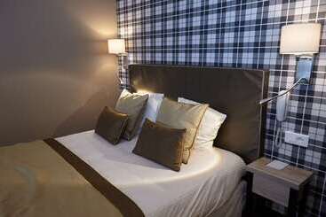 هتل Best Western Le Cheval Blanc  Vue Sur Le Port Plein Centre Ville