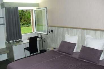 Brit Hotel Dak