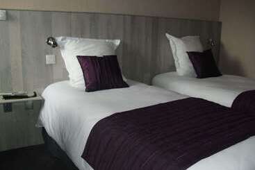 Brit Hotel Dak
