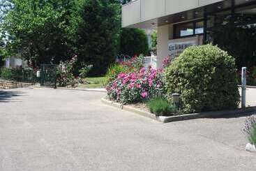 Brit Hotel Dak