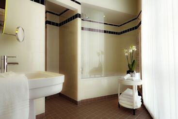 Carlton Lyon Mgallery Hotel Collection