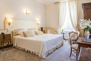 Отель Logis Hôtel Restaurant Château Bellevue