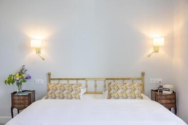 Отель Logis Hôtel Restaurant Château Bellevue