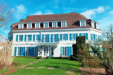 هتل Chateau De Montreuil
