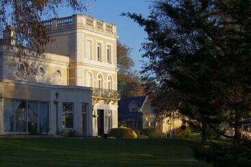 هتل Chateau Du Clos De La Ribaudiere   Teritoria