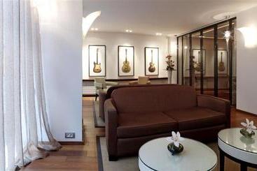 هتل Hôtel Le Colisée