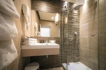 هتل Hôtel France Et Chateaubriand