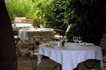 هتل Hôtel Eychenne