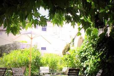 هتل Hôtel Eychenne