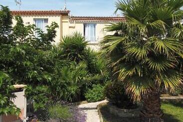 هتل Hôtel La Croix De Malte