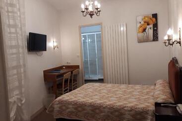 هتل Hôtel Le Lons