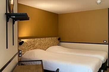 هتل Greet Hôtel Villeneuve La Garenne   Rénové