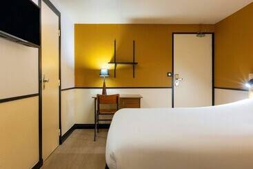 هتل Greet Hôtel Villeneuve La Garenne   Rénové