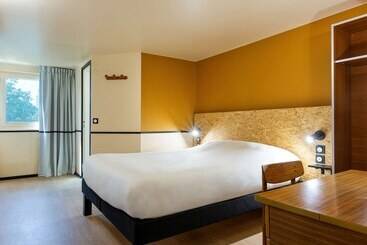 هتل Greet Hôtel Villeneuve La Garenne   Rénové