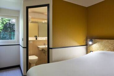 هتل Greet Hôtel Villeneuve La Garenne   Rénové