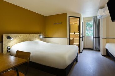 هتل Greet Hôtel Villeneuve La Garenne   Rénové