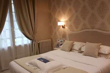 هتل Kyriad Saumur Hyper Centre Hôtel Appartements Et Spa Soins Sothys Paris