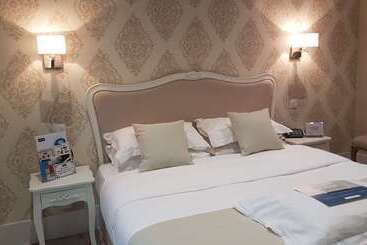 هتل Kyriad Saumur Hyper Centre Hôtel Appartements Et Spa Soins Sothys Paris