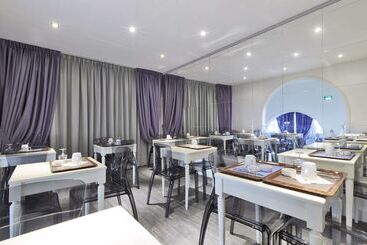 هتل Kyriad Saumur Hyper Centre Hôtel Appartements Et Spa Soins Sothys Paris