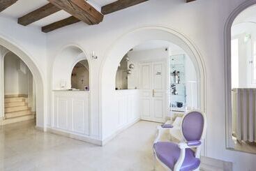 هتل Kyriad Saumur Hyper Centre Hôtel Appartements Et Spa Soins Sothys Paris