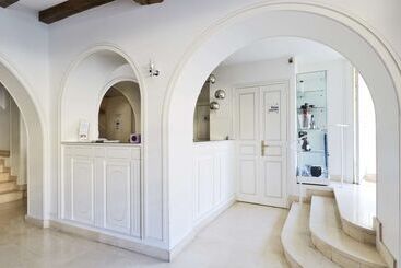 هتل Kyriad Saumur Hyper Centre Hôtel Appartements Et Spa Soins Sothys Paris