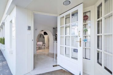 هتل Kyriad Saumur Hyper Centre Hôtel Appartements Et Spa Soins Sothys Paris