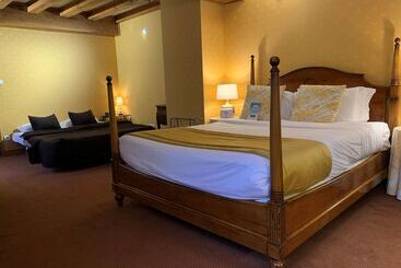 هتل Kyriad Saumur Hyper Centre Hôtel Appartements Et Spa Soins Sothys Paris