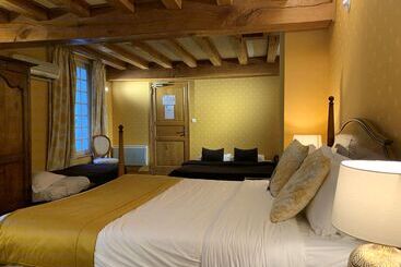 هتل Kyriad Saumur Hyper Centre Hôtel Appartements Et Spa Soins Sothys Paris