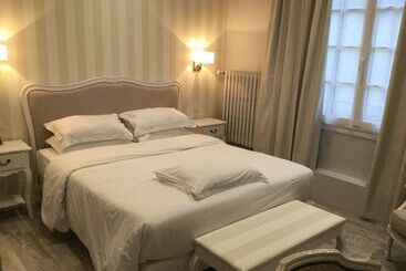 هتل Kyriad Saumur Hyper Centre Hôtel Appartements Et Spa Soins Sothys Paris
