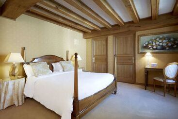 هتل Kyriad Saumur Hyper Centre Hôtel Appartements Et Spa Soins Sothys Paris