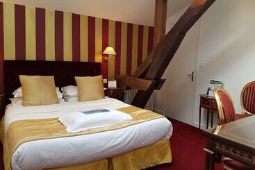 هتل Kyriad Saumur Hyper Centre Hôtel Appartements Et Spa Soins Sothys Paris