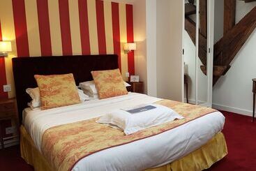 هتل Kyriad Saumur Hyper Centre Hôtel Appartements Et Spa Soins Sothys Paris