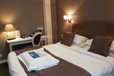 هتل Kyriad Saumur Hyper Centre Hôtel Appartements Et Spa Soins Sothys Paris