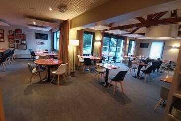 هتل Logis, Hôtel Au Chêne Vert, Saint Brieuc Nord